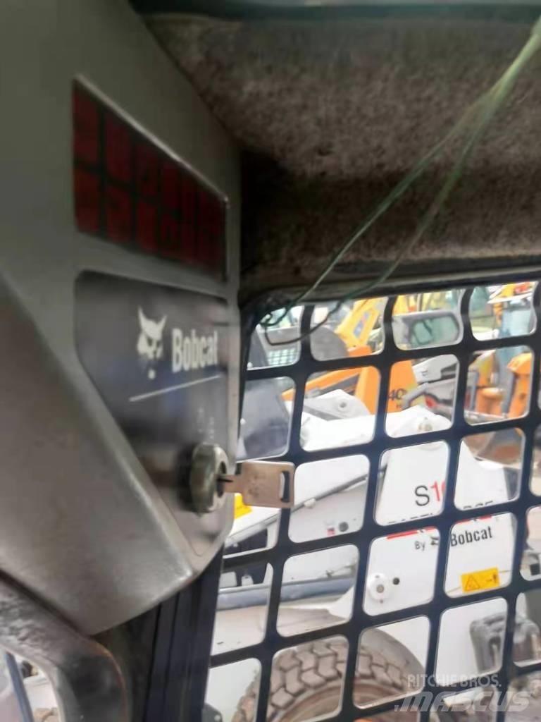Bobcat S 300 滑移装载机