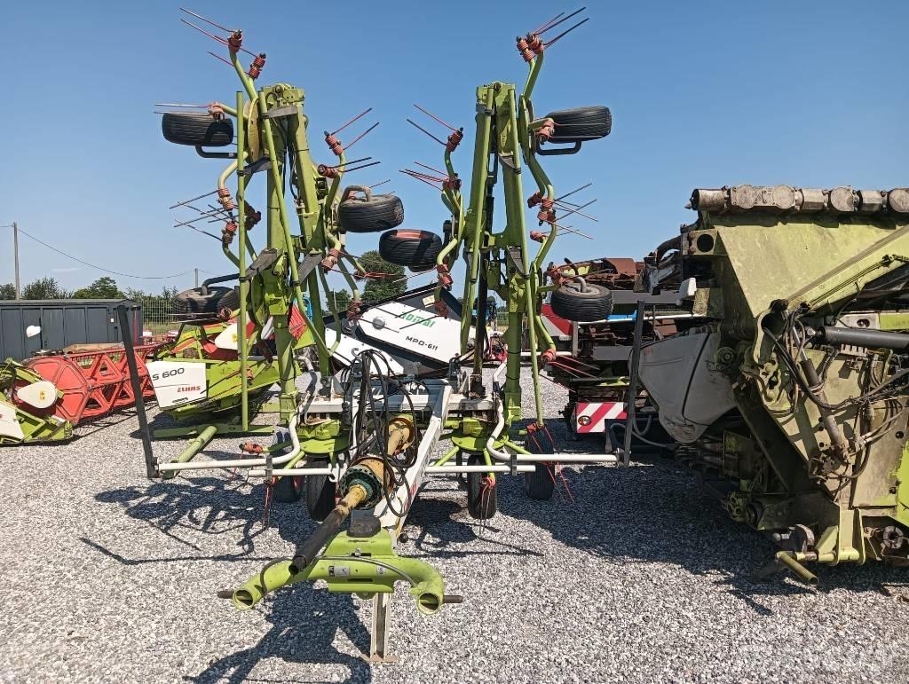 CLAAS Volto 900 T 犁耙和摊草机
