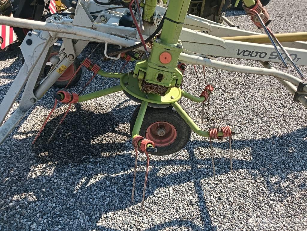 CLAAS Volto 900 T 犁耙和摊草机