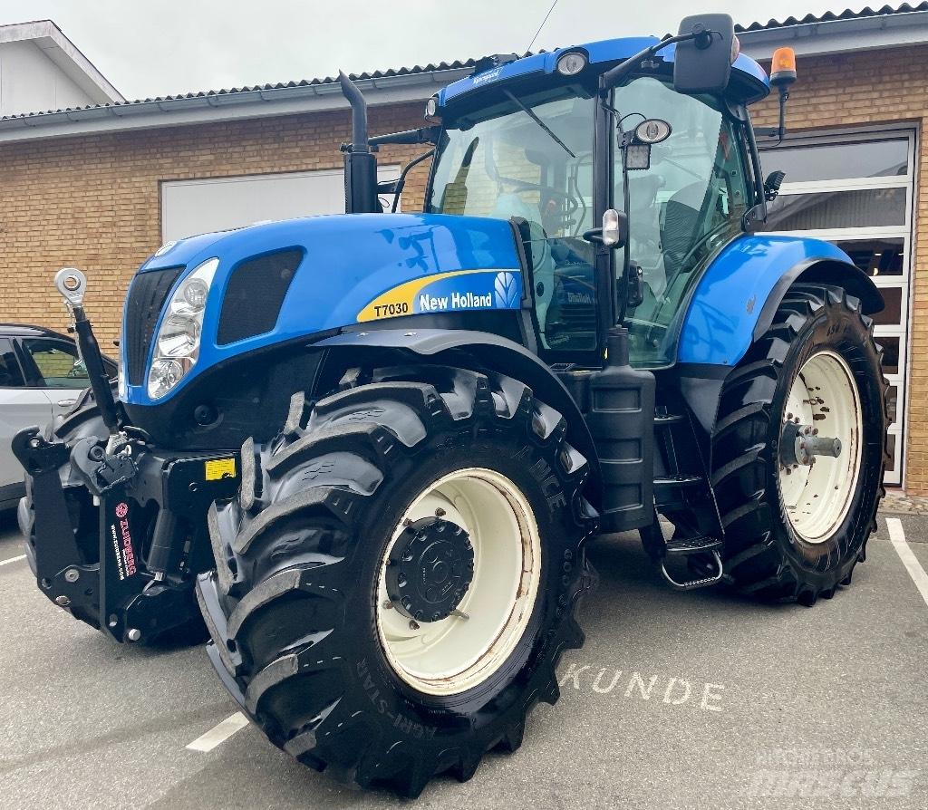 New Holland T 7030 拖拉机/农用车