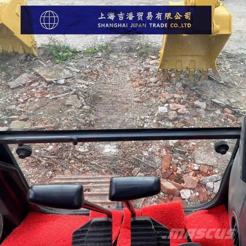 Komatsu PC 138 US 中型挖掘机