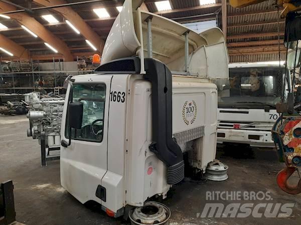 DAF CF75 DAYCAB 驾驶室与内部