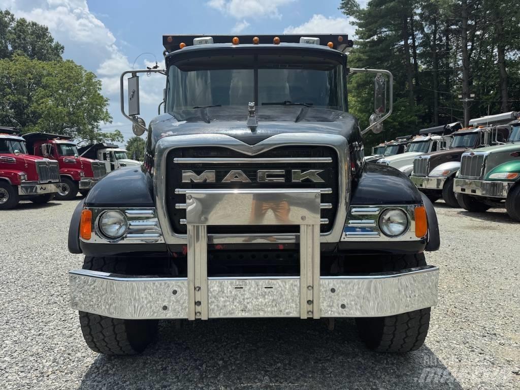 Mack Granite CV 713 自卸式货车