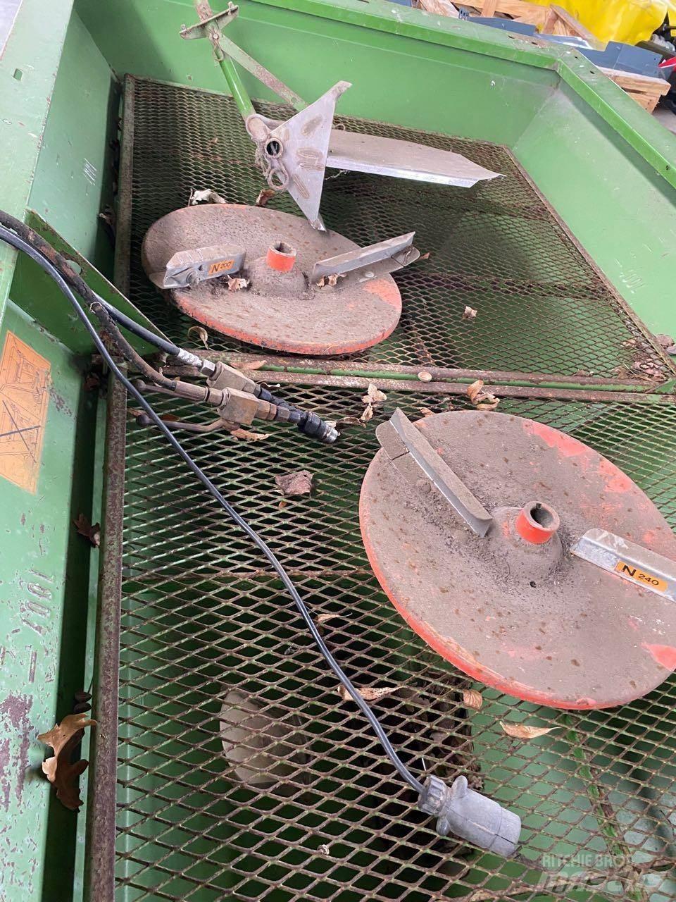 Amazone ZA-U 1001 矿物肥料撒播机