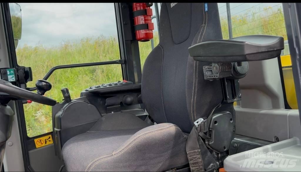 Komatsu WA470-8 轮式装载机