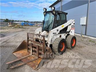 Bobcat A 220 滑移装载机