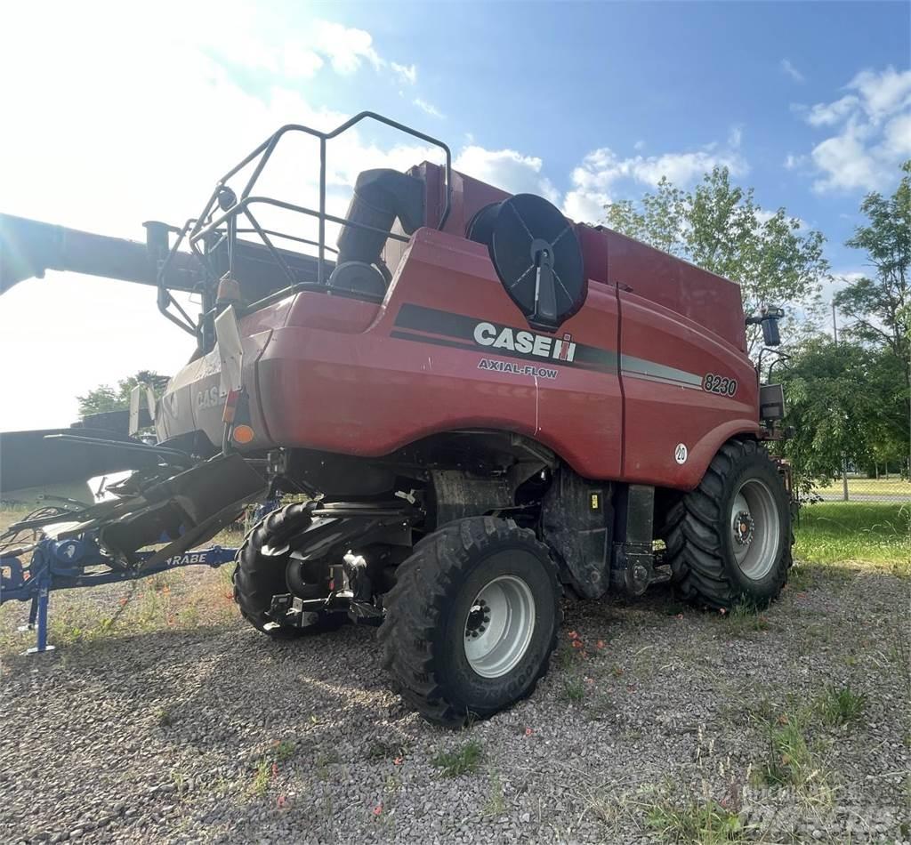 Case IH 8230 AF 联合收割机