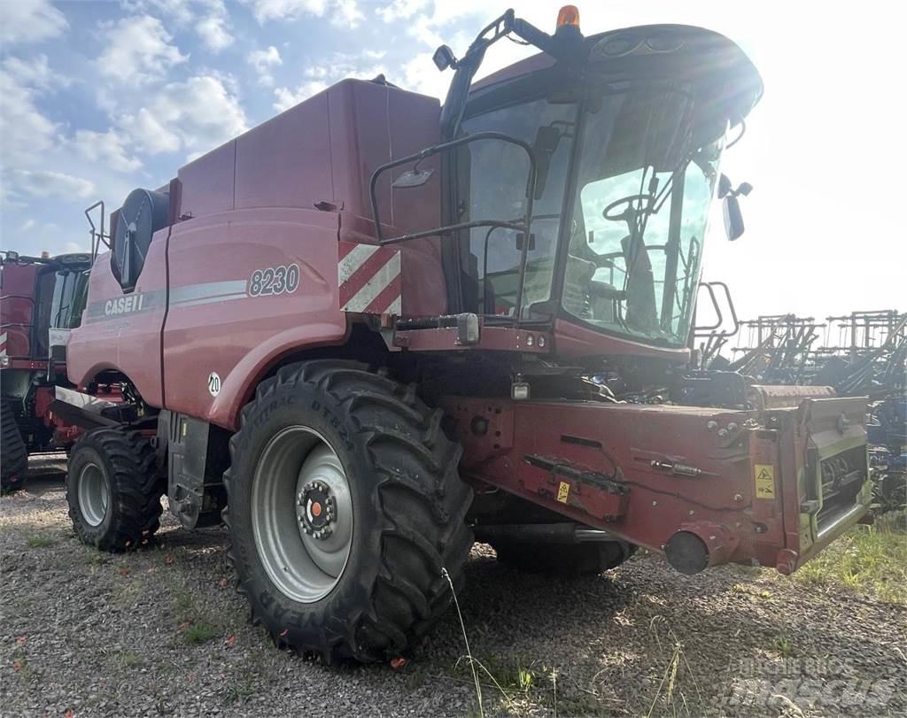 Case IH 8230 AF 联合收割机