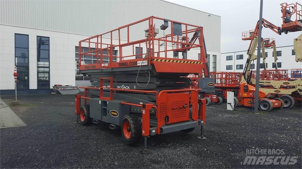 SkyJack 9250RT 剪叉式升降机
