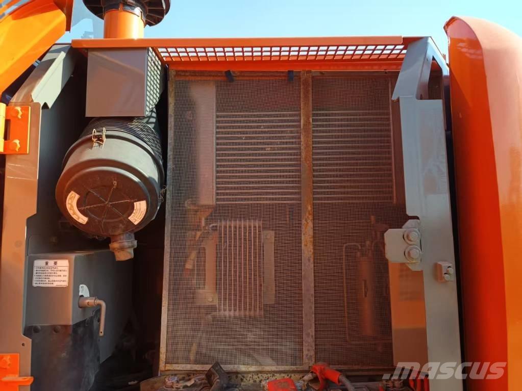 Hitachi ZX 130 履带挖掘机