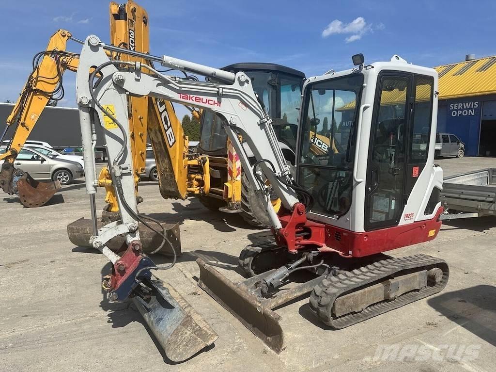Takeuchi TB225 小型挖掘机