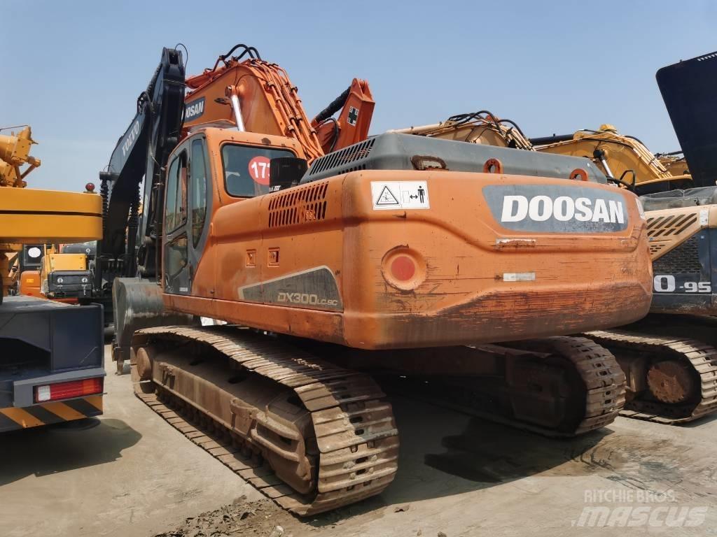 Doosan DX 300 LC 履带挖掘机