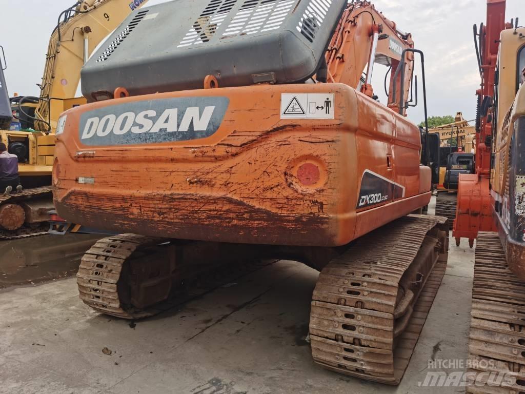 Doosan DX 300 LC 履带挖掘机