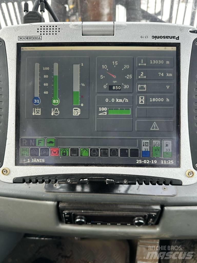 Komatsu 840 TX 集运机