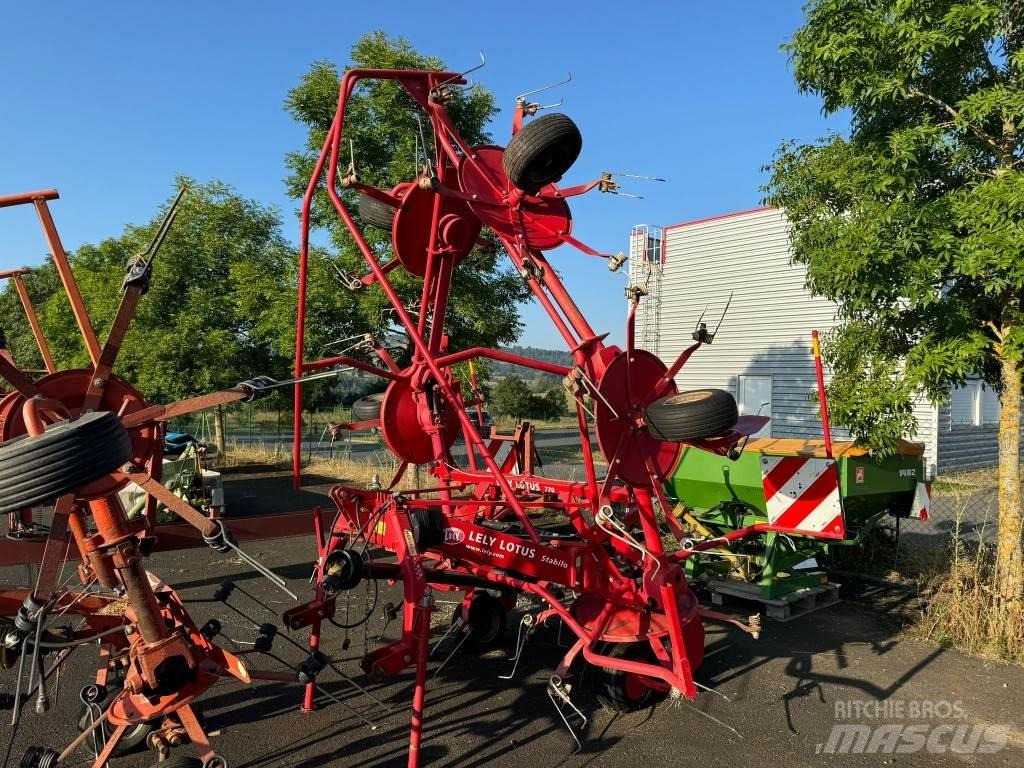 Lely LOTUS 770 犁耙和摊草机