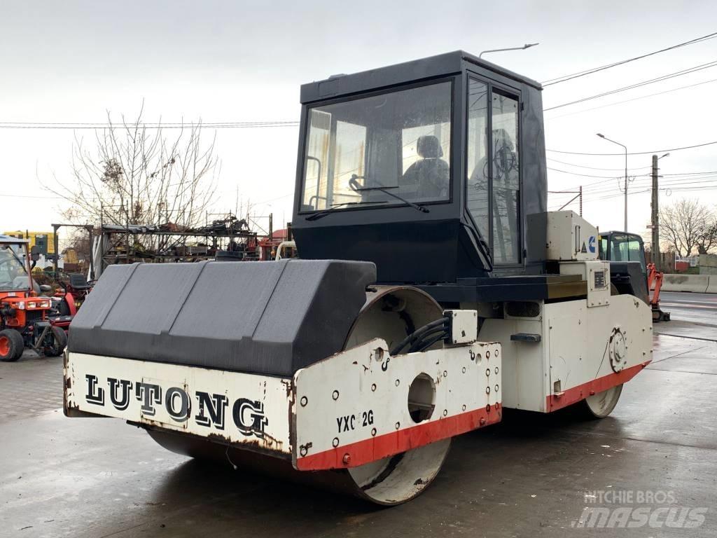 Lutong LTC12G 双轮压路机