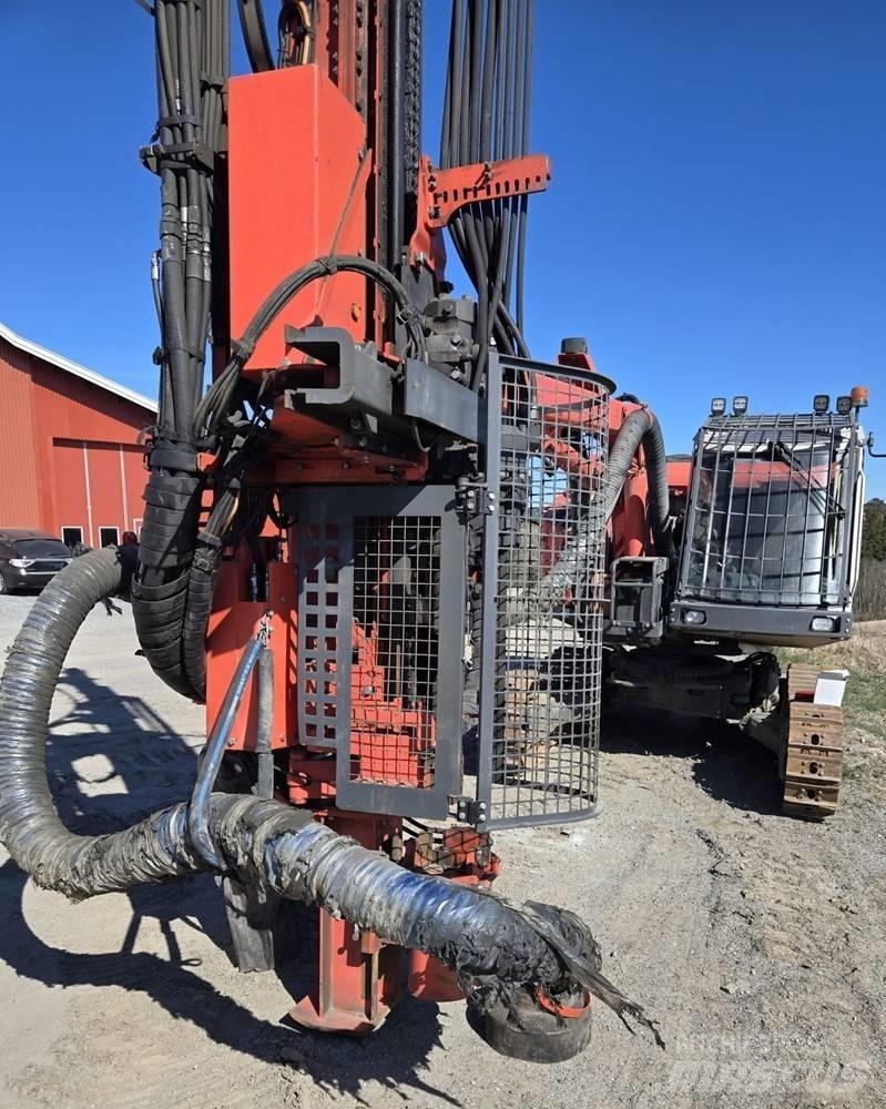 Sandvik Ranger DX800 隧道地下采矿钻机