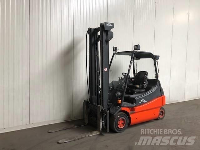 Linde E25-02 电动叉车