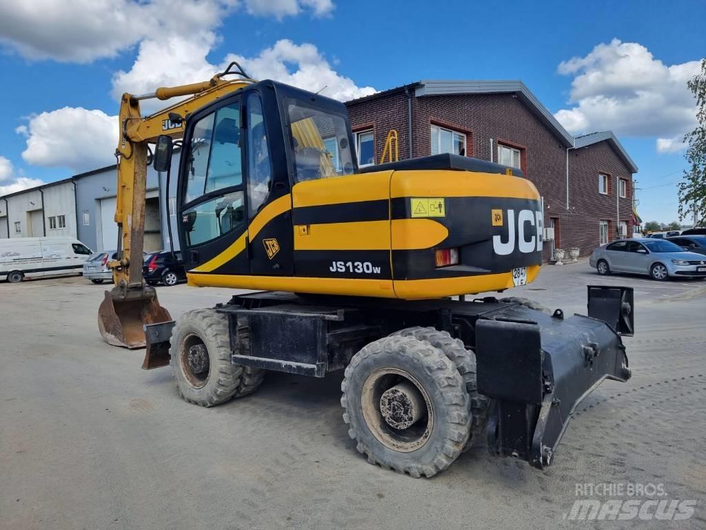 JCB JS 130 W 轮式挖掘机
