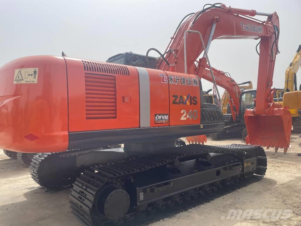 Hitachi ZX 240 履带挖掘机