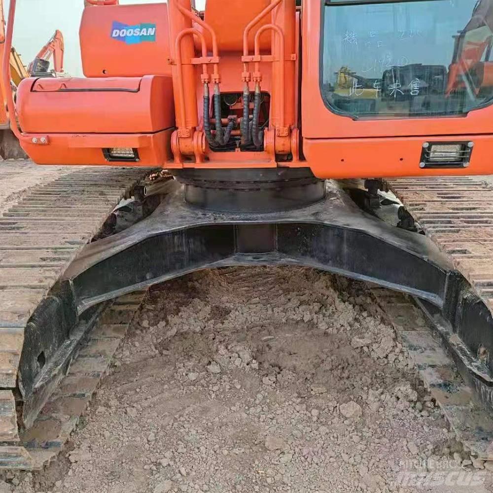 Doosan 225 履带挖掘机