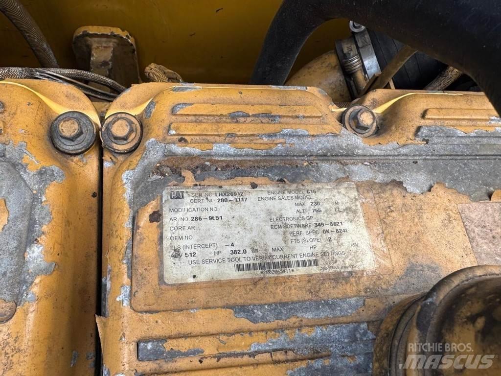 CAT 374DL 履带挖掘机