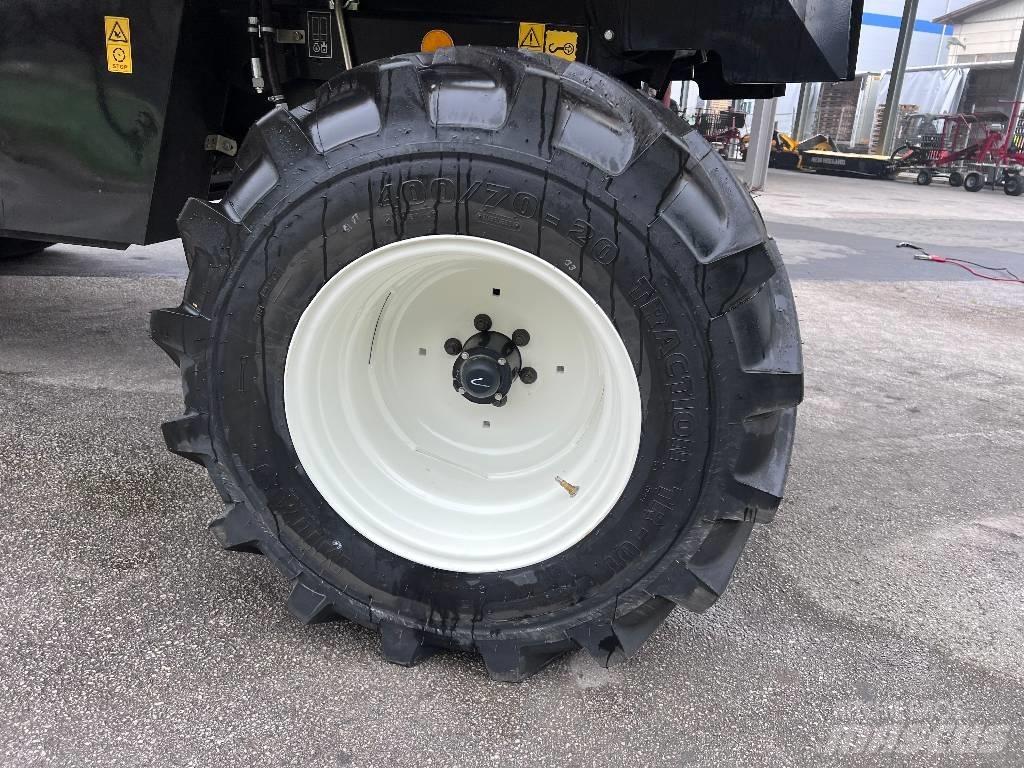 New Holland TC 4.90 联合收割机
