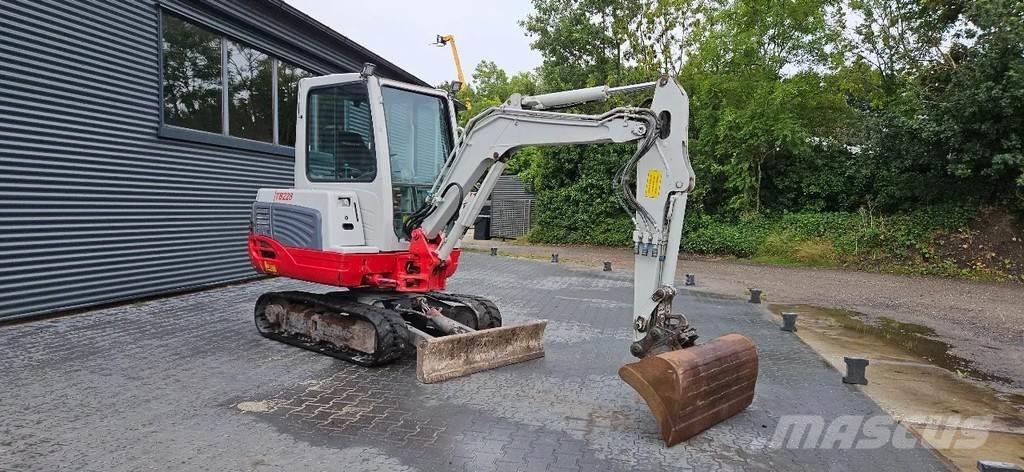 Takeuchi TB228 小型挖掘机