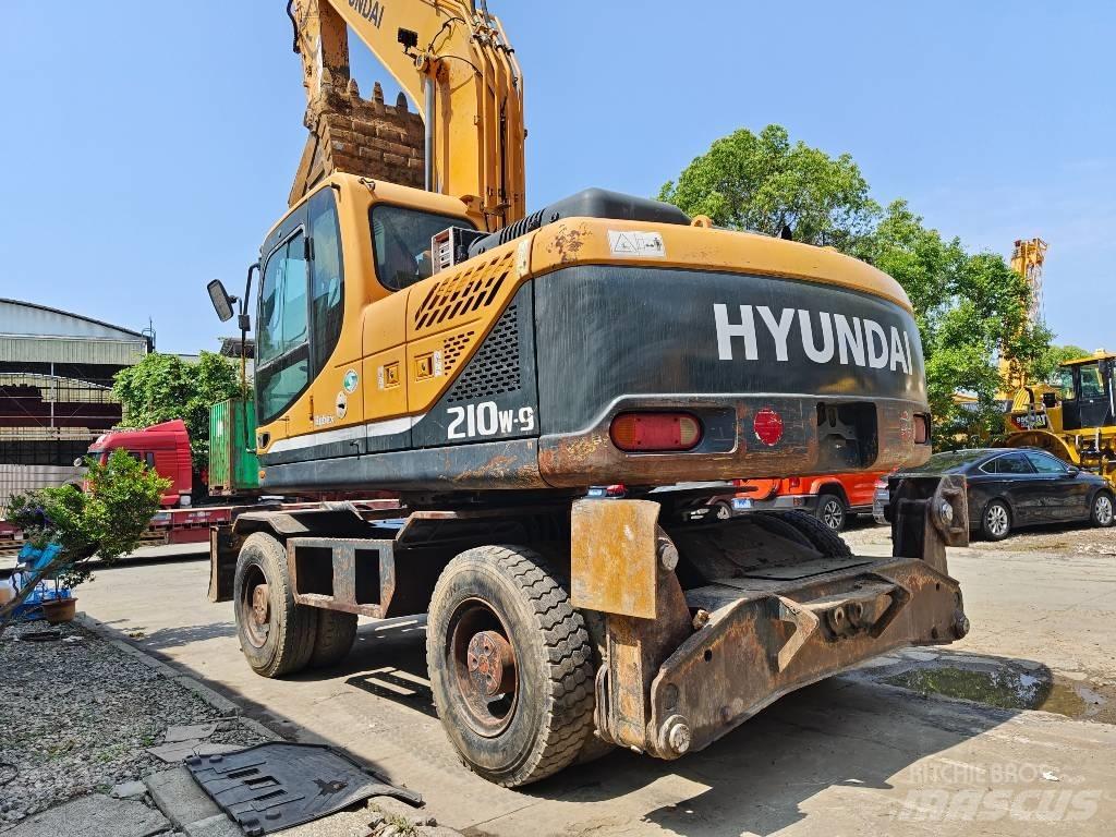 Hyundai R210W-9 轮式挖掘机