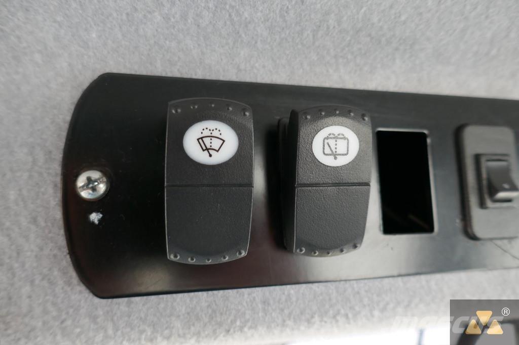 CAT CB13 双轮压路机