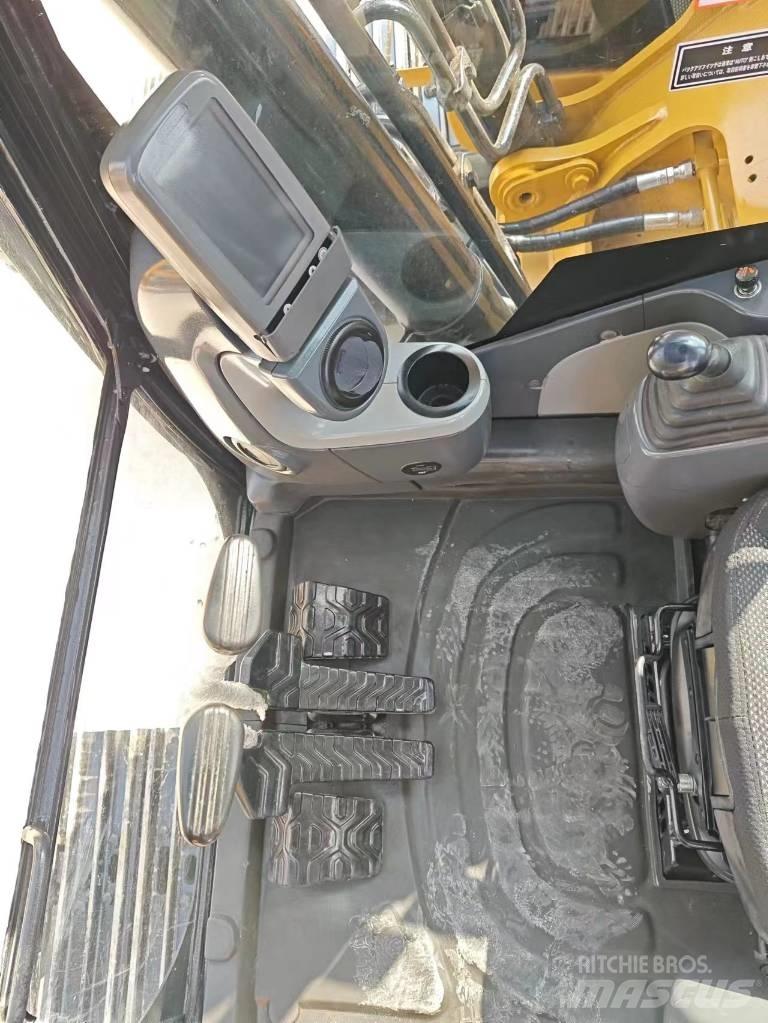 CAT 320 D2 履带挖掘机