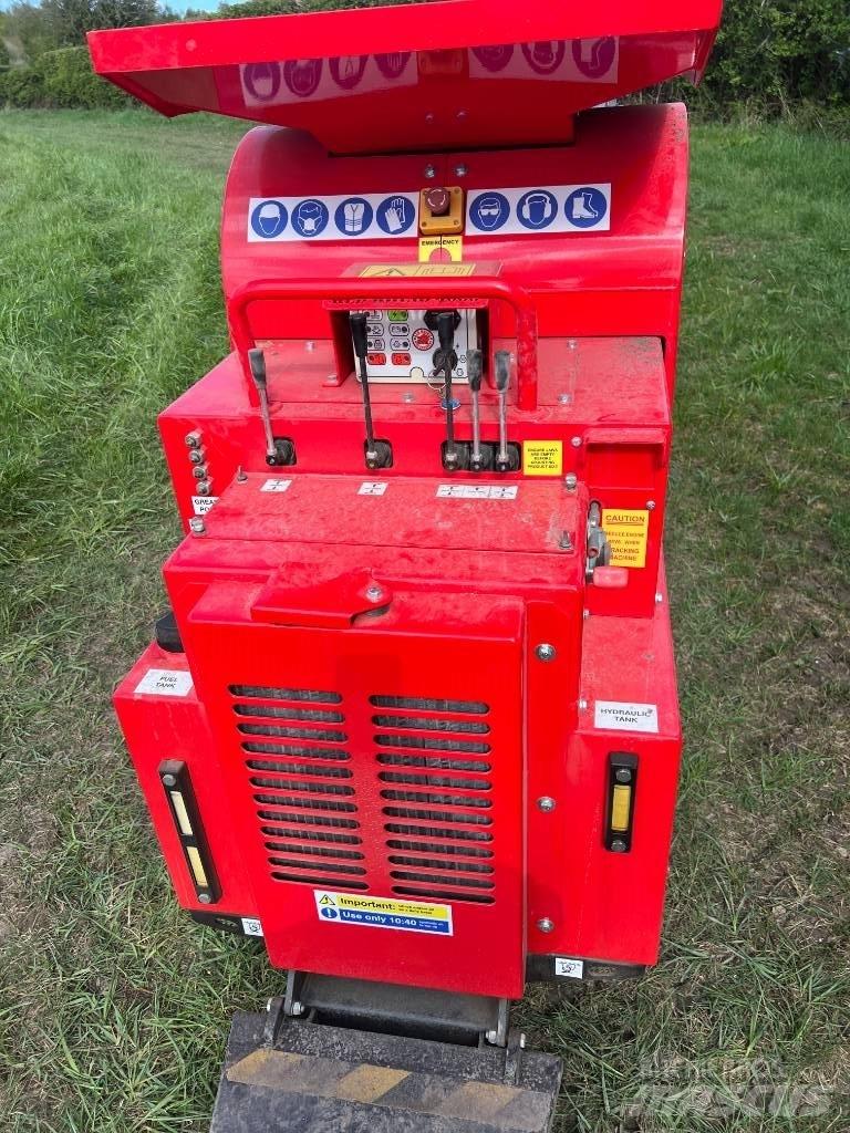 Red Rhino 4000 破碎机