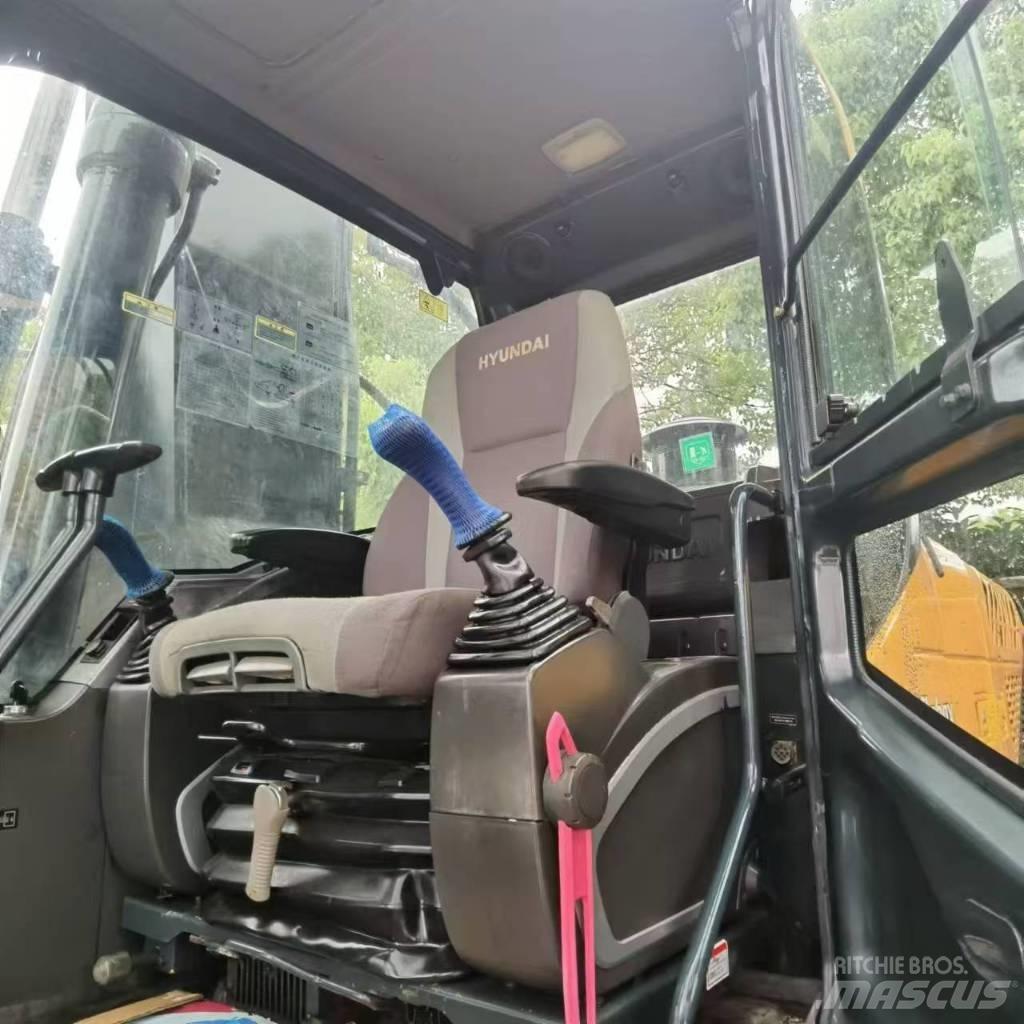 Hyundai R300LC-9S 中型挖掘机