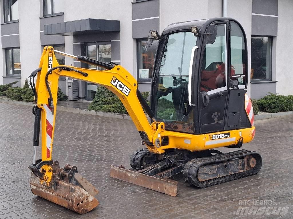 JCB 8018 CTS 小型挖掘机