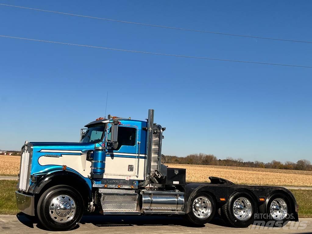 Kenworth W 900 牵引车