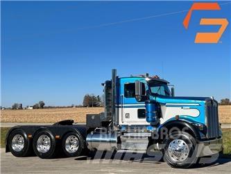 Kenworth W 900 牵引车
