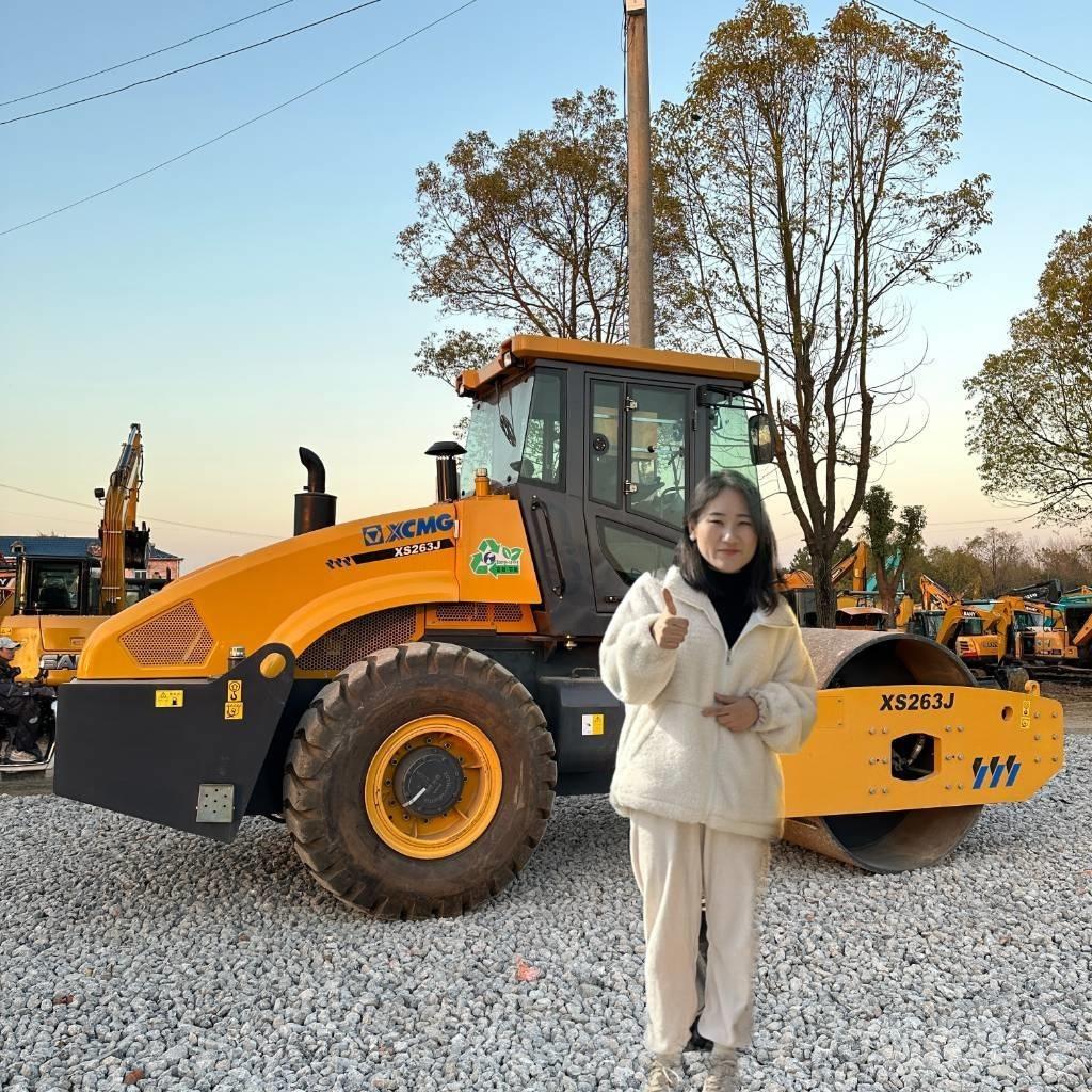 XCMG XS263J 单轮压路机