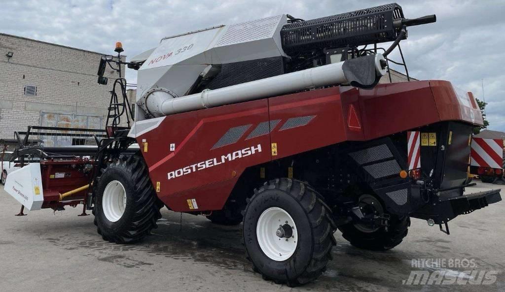 Rostselmash Nova 330 联合收割机