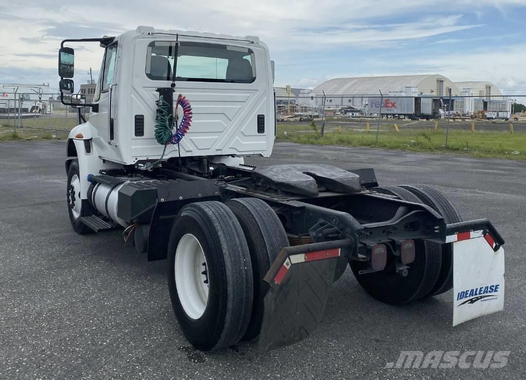 International MV607 牵引车