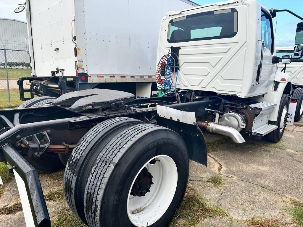 International MV607 牵引车