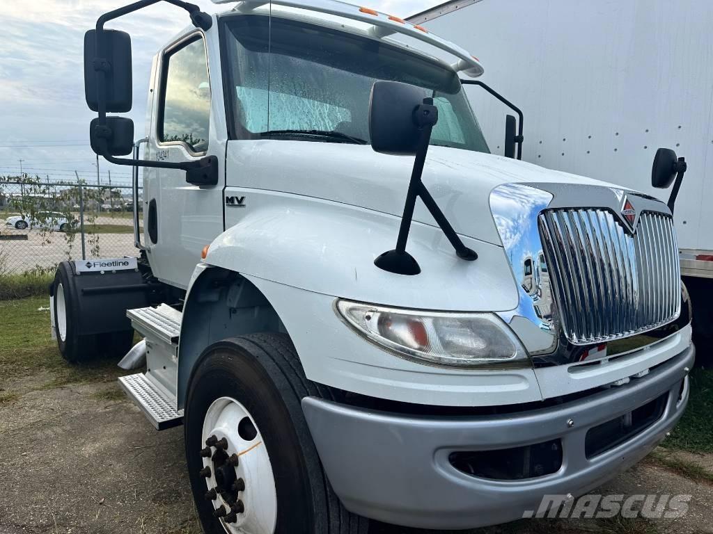 International MV607 牵引车