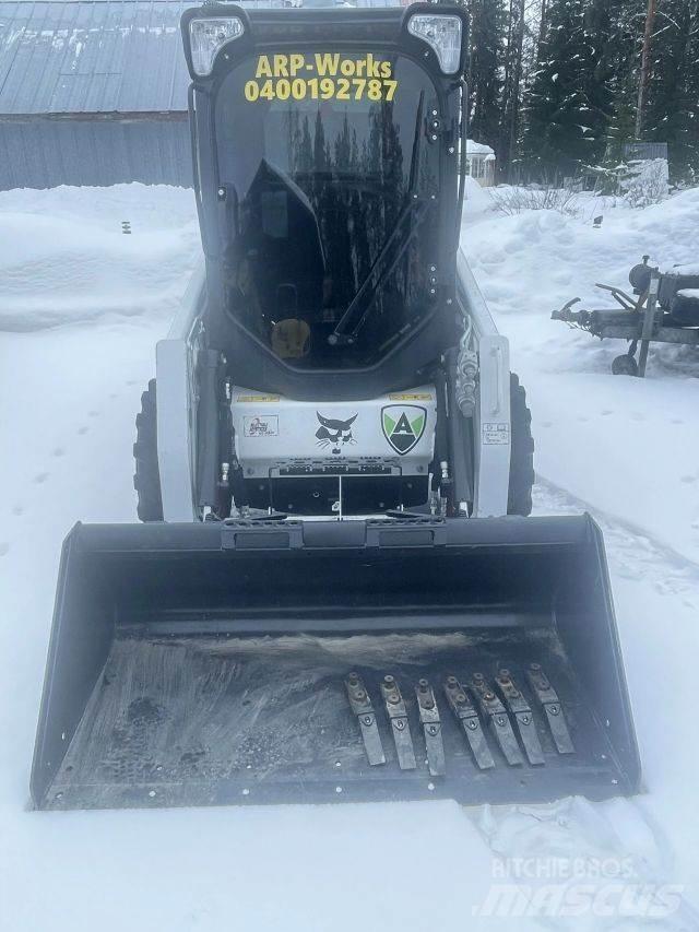 Bobcat S450 滑移装载机