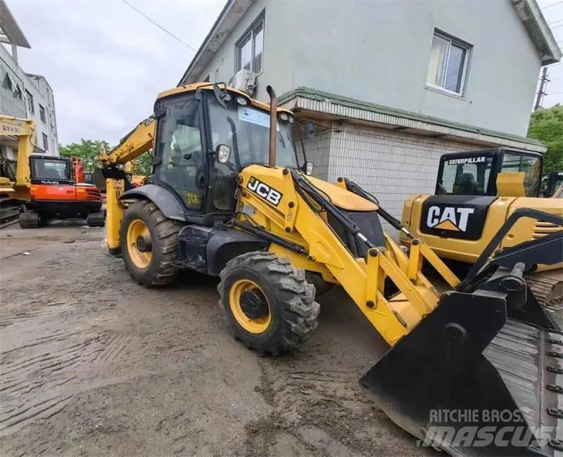 JCB 3CX 反铲装载机