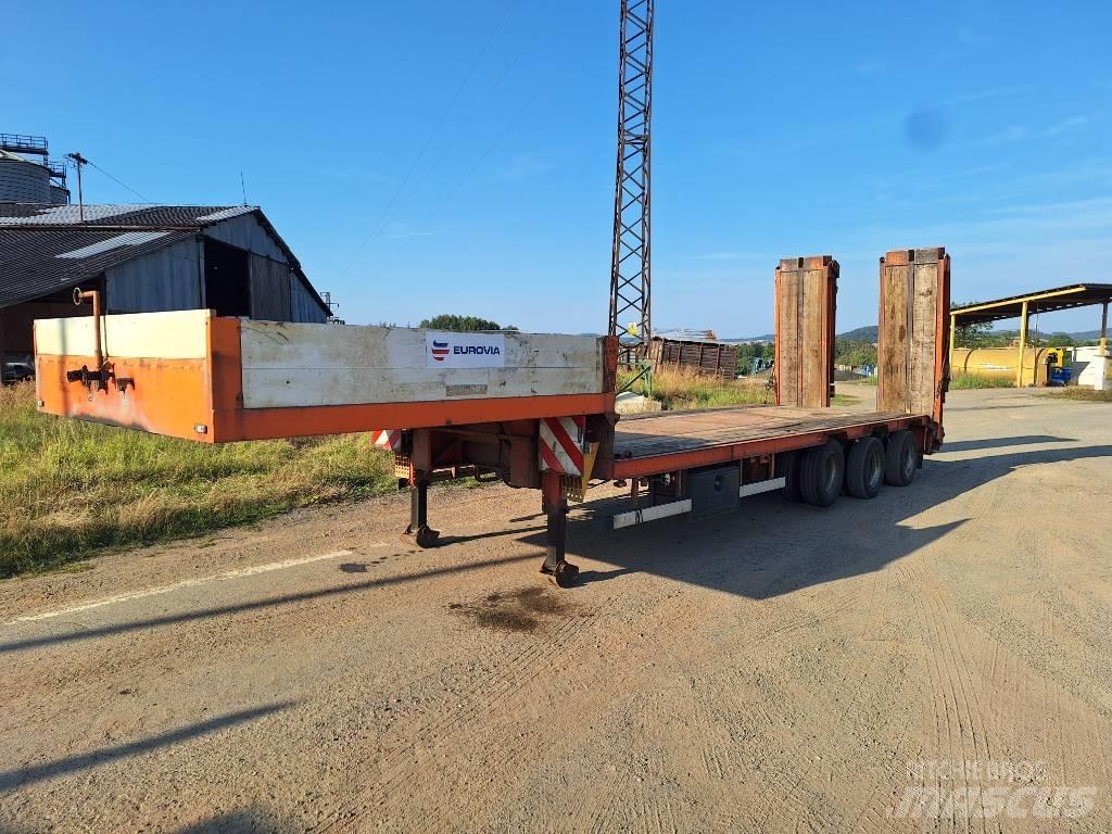  Zrůst N25.31-Z01 低平板半挂车