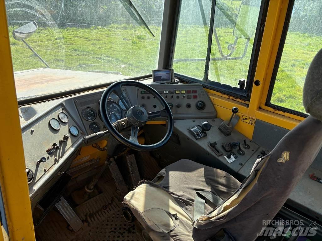 Volvo BM A 25 C 铰接式自卸车