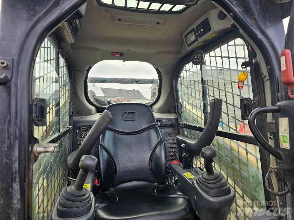 CAT 289 D 滑移装载机