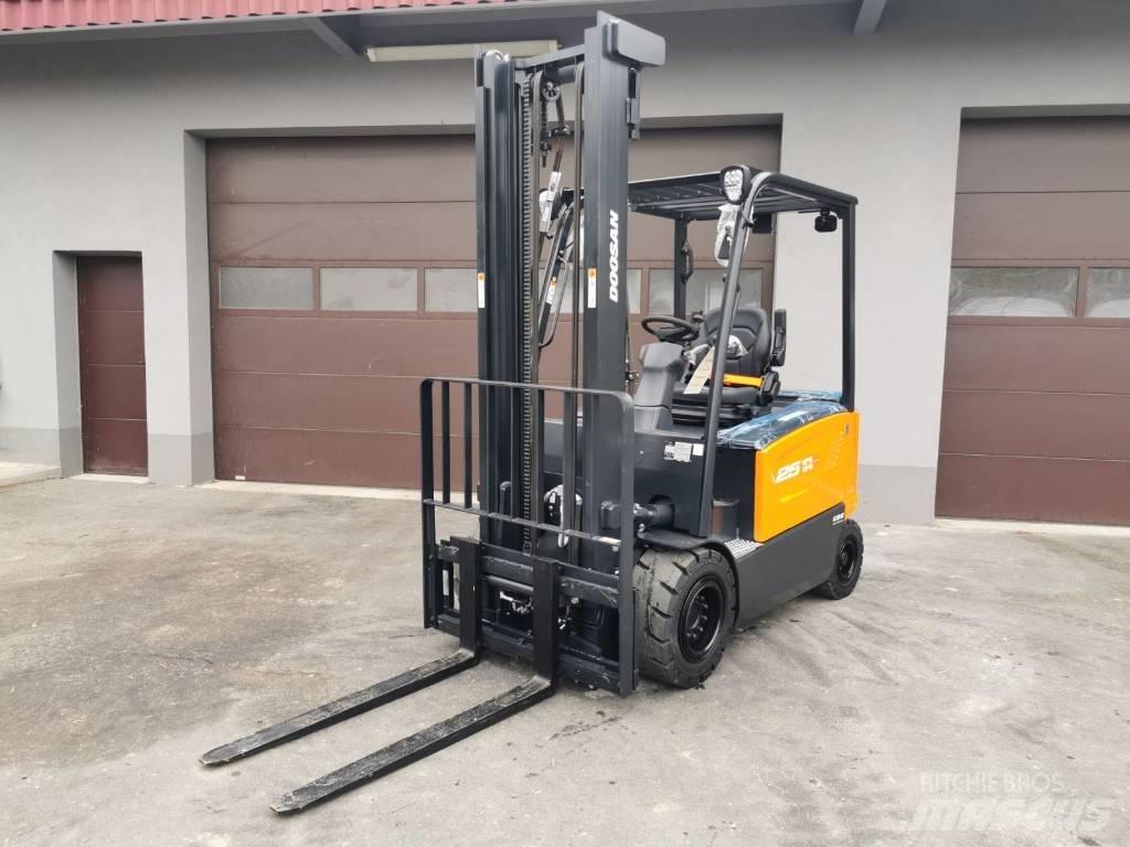 Doosan B25S-7 电动叉车