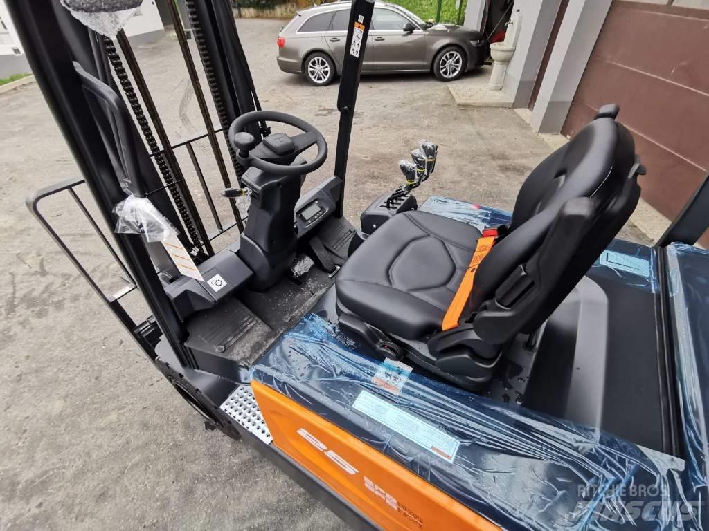Doosan B25S-7 电动叉车