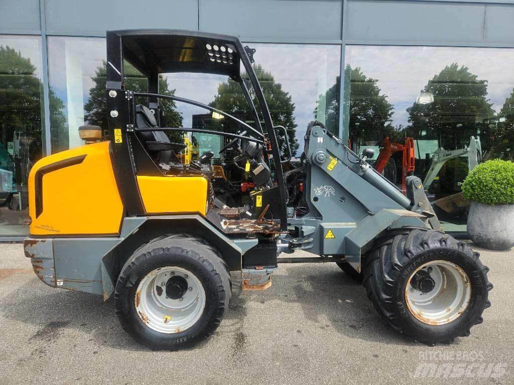 GiANT v5003 x-tra 小型装载机