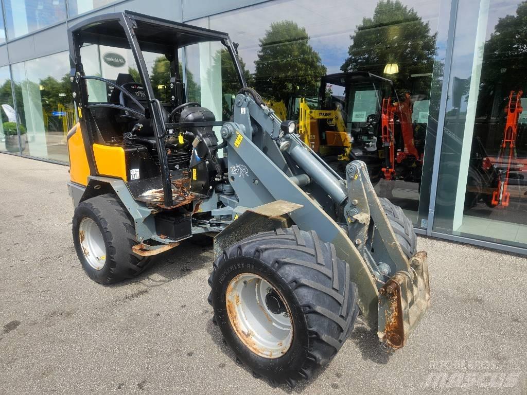 GiANT v5003 x-tra 小型装载机